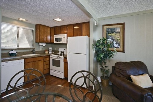 Tahoe Lakeshore Lodge & Spa image 2
